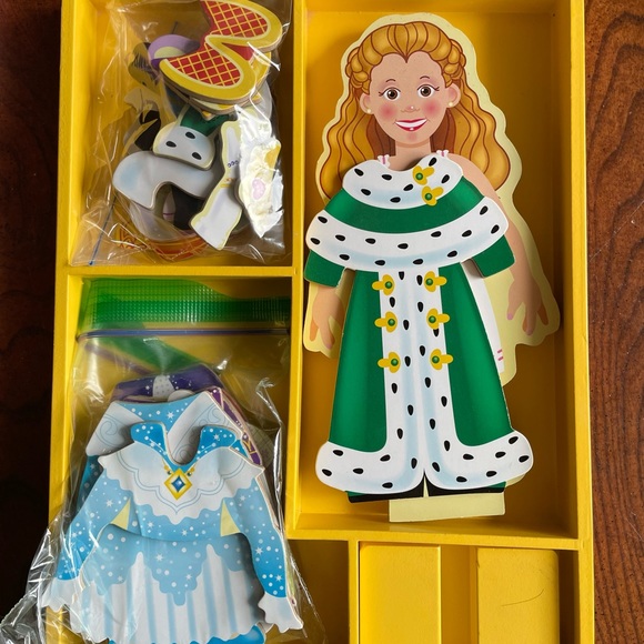Melissa & Doug, Magnetic Dress-Up, Princess Elise - Picture 2 of 3